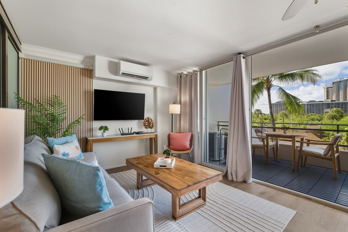 Condo in Honolulu · ★4.73 · 1 bedroom · 2 beds · 1 private bath - Photo 4