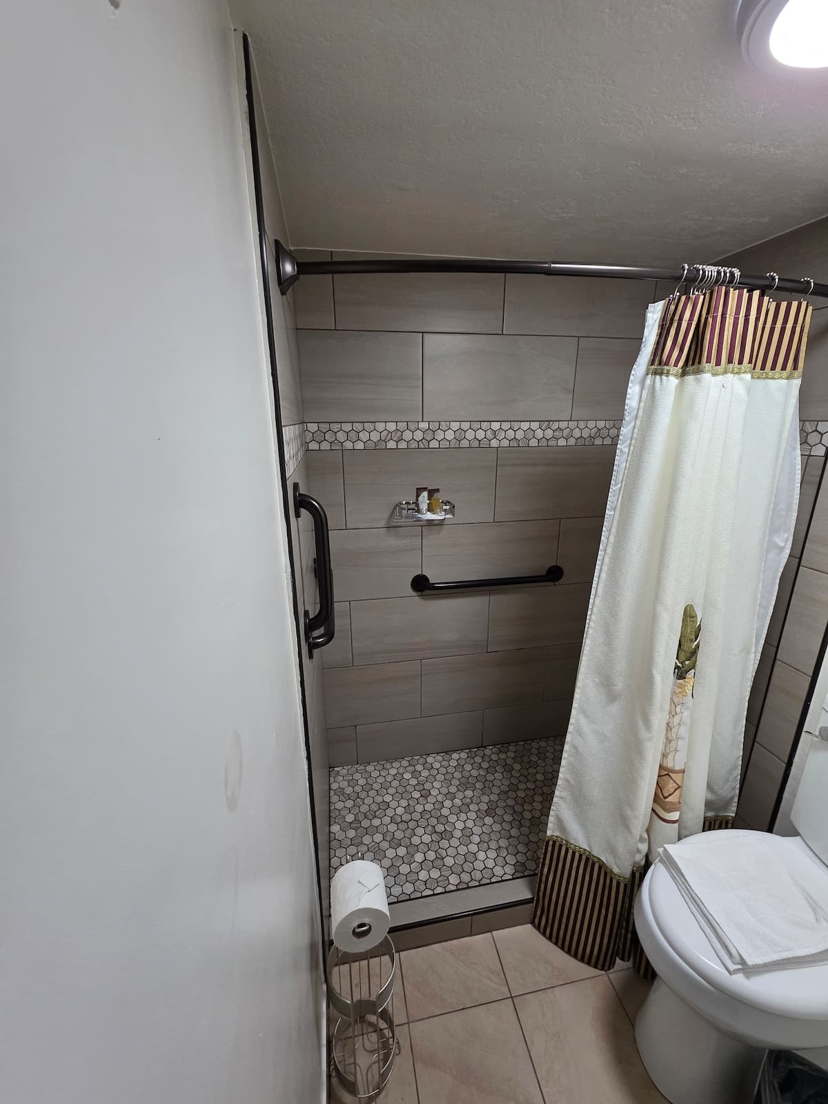 Condo in Honolulu · ★4.91 · 1 bedroom · 1 bed · 1 private bath - Photo 5