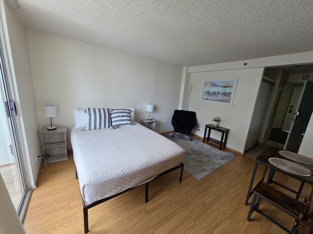 Condo in Honolulu · ★4.91 · 1 bedroom · 1 bed · 1 private bath - Photo 1