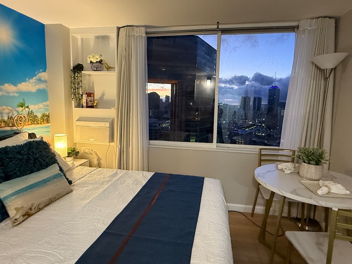 Waikiki Ocean City View 2 Bedroom 2 Bath - Photo 3