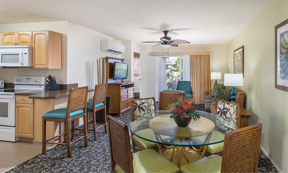 2 bed/2 Bath with Pool + Hot Tub - Photo 3