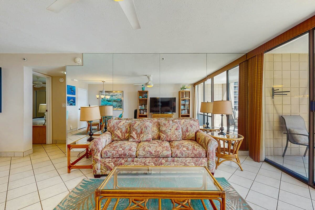 Condo in Lahaina · ★4.29 · 1 bedroom · 2 beds · 1 shared bath - Photo 5