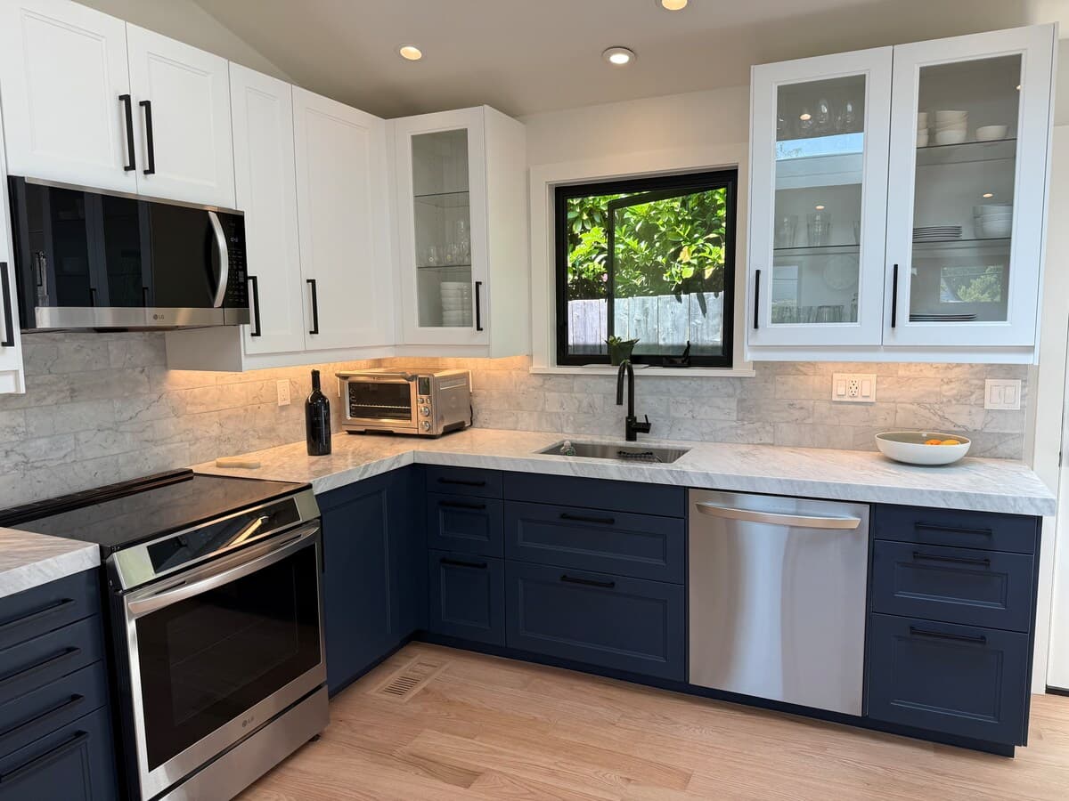 Newly Rebuilt 2025 Home with Spa Bath & Fireplace - Photo 5