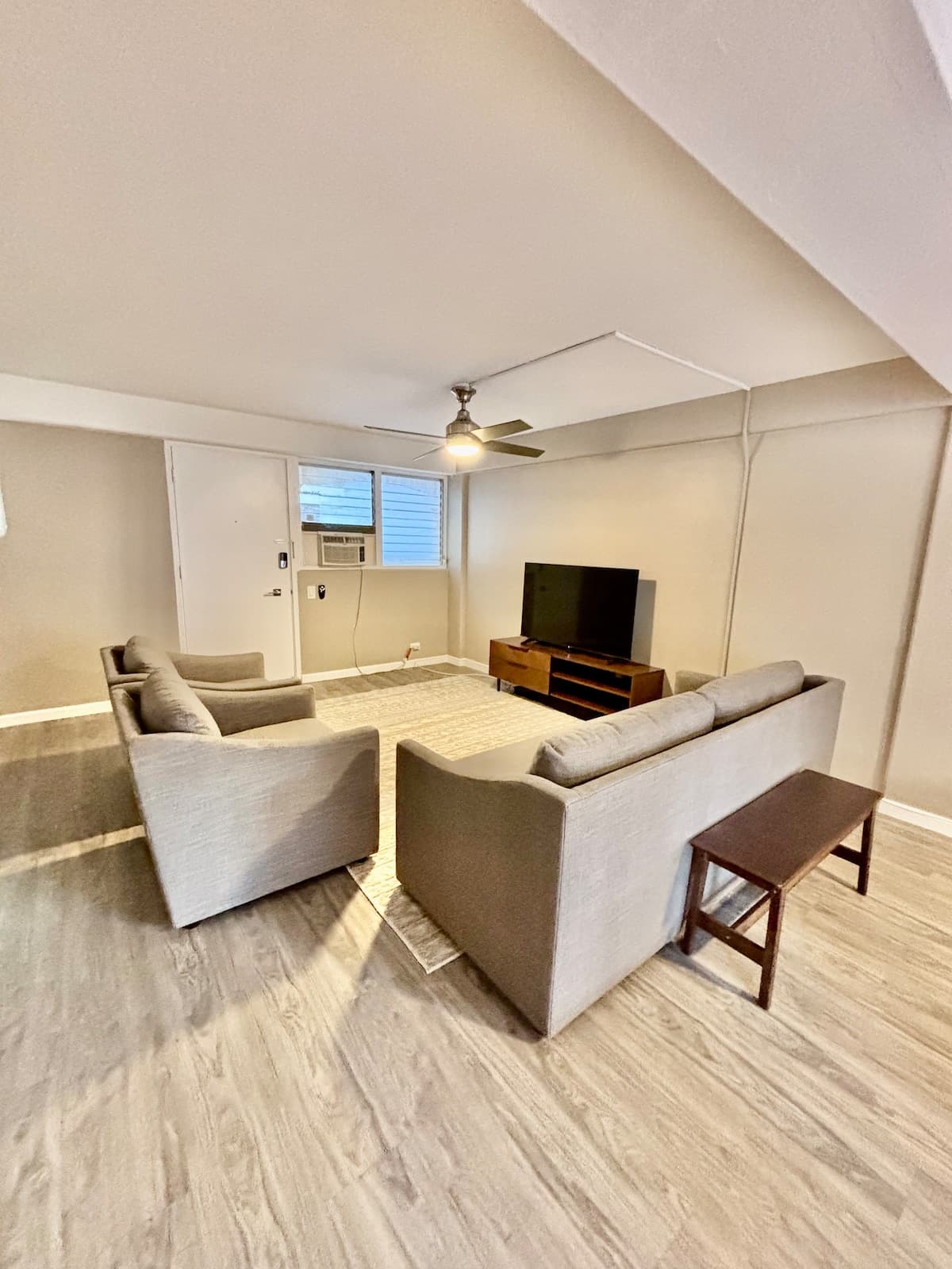 Condo in Honolulu · ★4.68 · 1 bedroom · 2 beds · 1 private bath - Photo 2