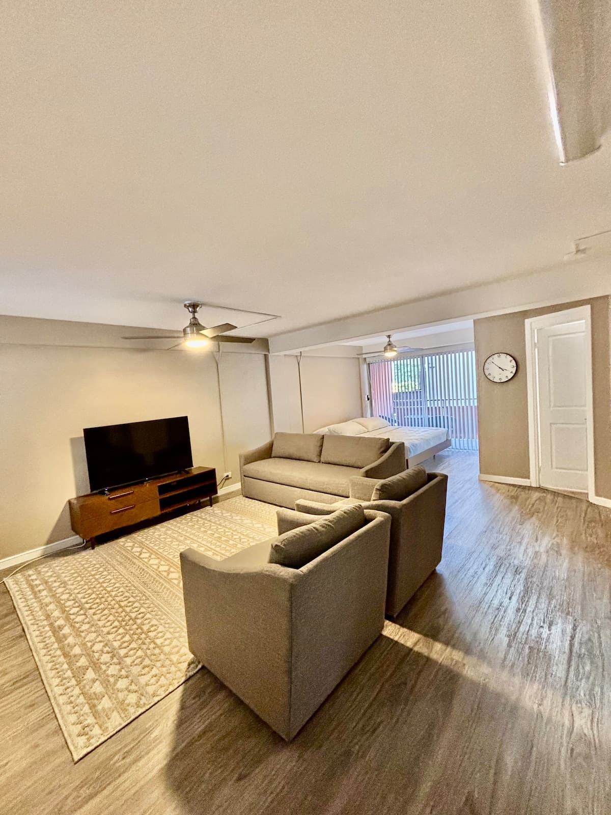 Condo in Honolulu · ★4.68 · 1 bedroom · 2 beds · 1 private bath - Photo 1