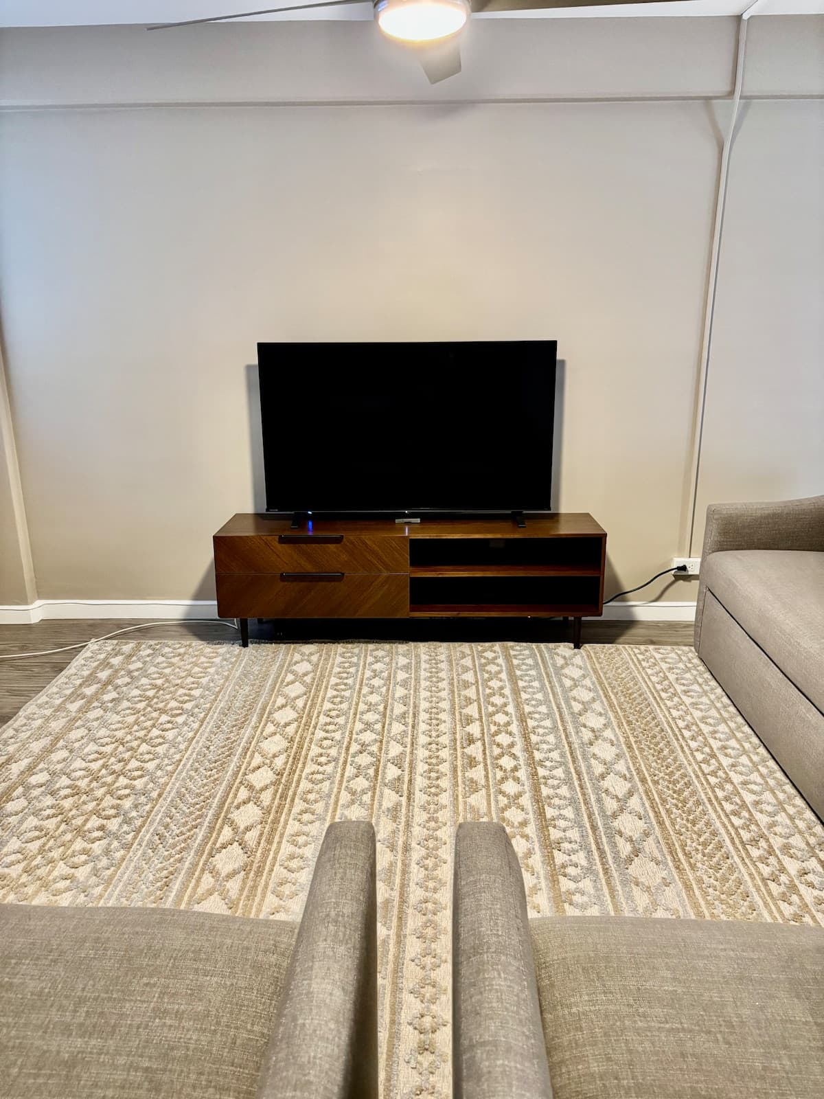Condo in Honolulu · ★4.68 · 1 bedroom · 2 beds · 1 private bath - Photo 3