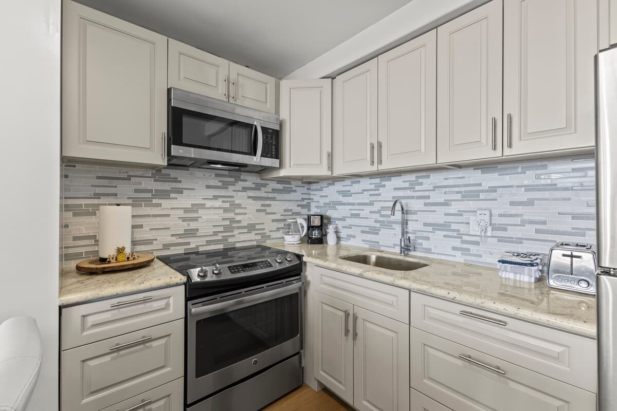 1 BD Ocean View Free Assigned Parking, Gym, AC - Photo 2