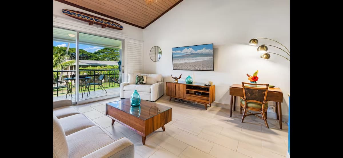 Home in Lahaina · ★4.93 · 1 bedroom · 3 beds · 1 bath - Photo 4