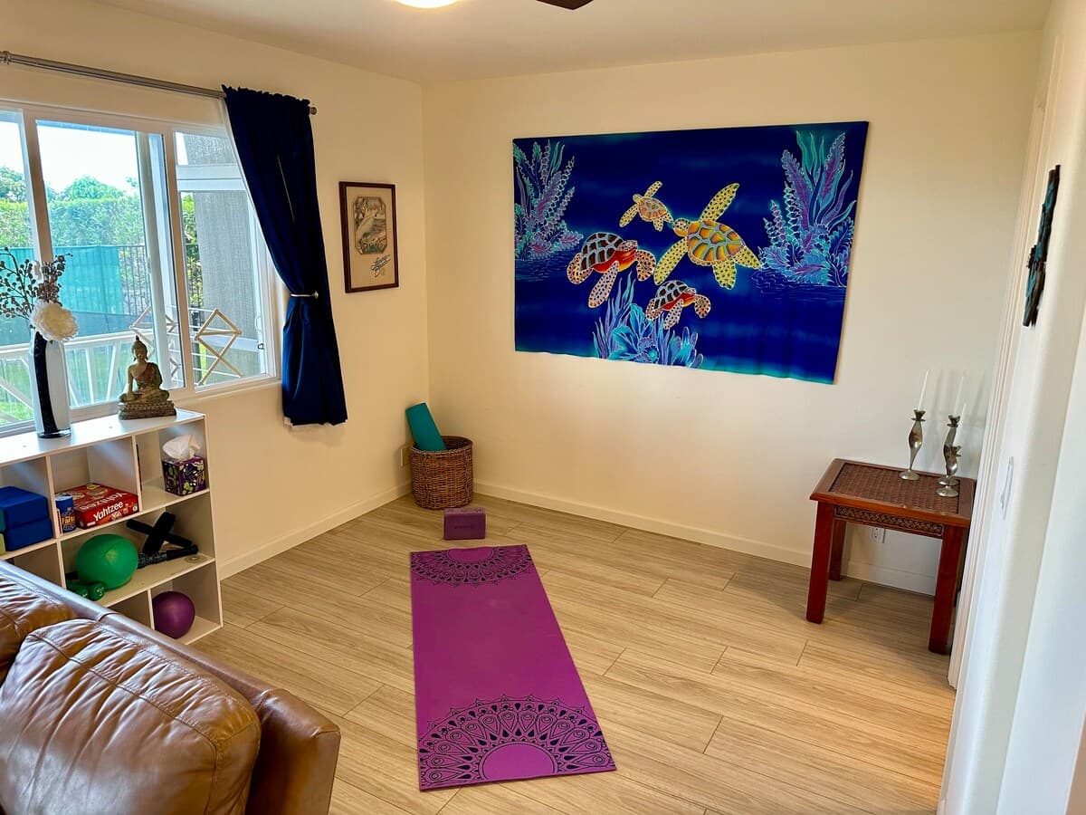 Spacious & Cozy Above Kailua Bay with A/C! - Photo 4