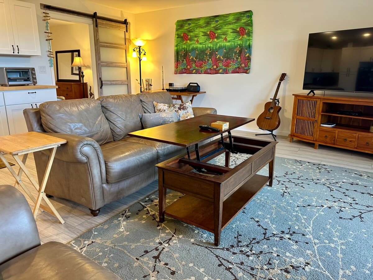 Spacious & Cozy Above Kailua Bay with A/C! - Photo 2