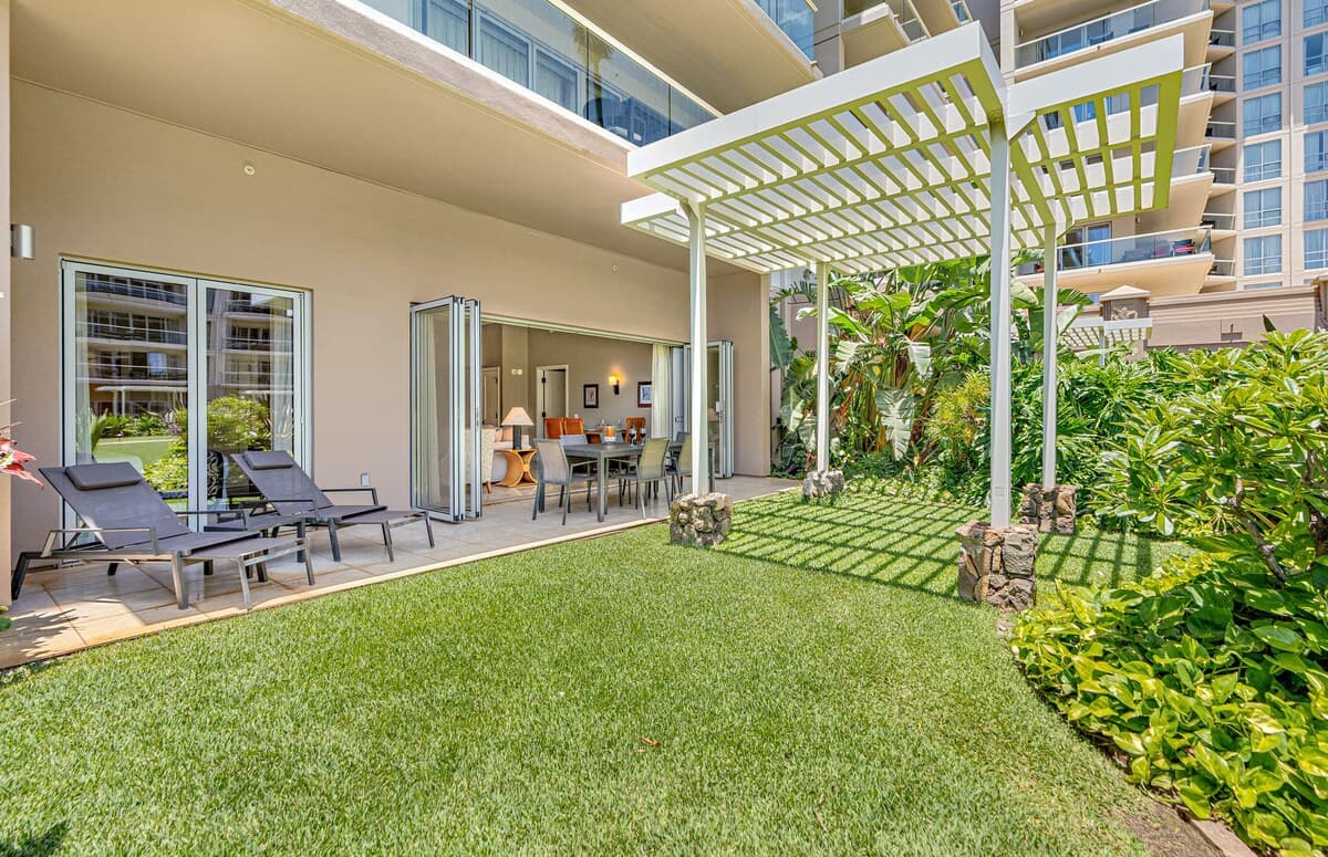 Condo in Lahaina · ★4.92 · 2 bedrooms · 3 beds · 2 baths - Photo 2