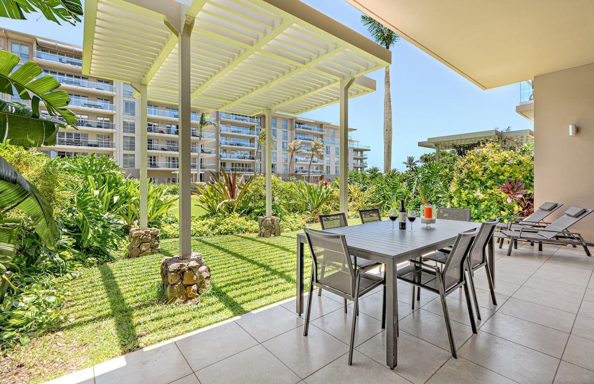 Condo in Lahaina · ★4.92 · 2 bedrooms · 3 beds · 2 baths - Photo 1