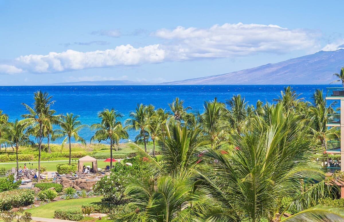 Condo in Lahaina · ★4.72 · 2 bedrooms · 3 beds · 2 baths - Photo 3