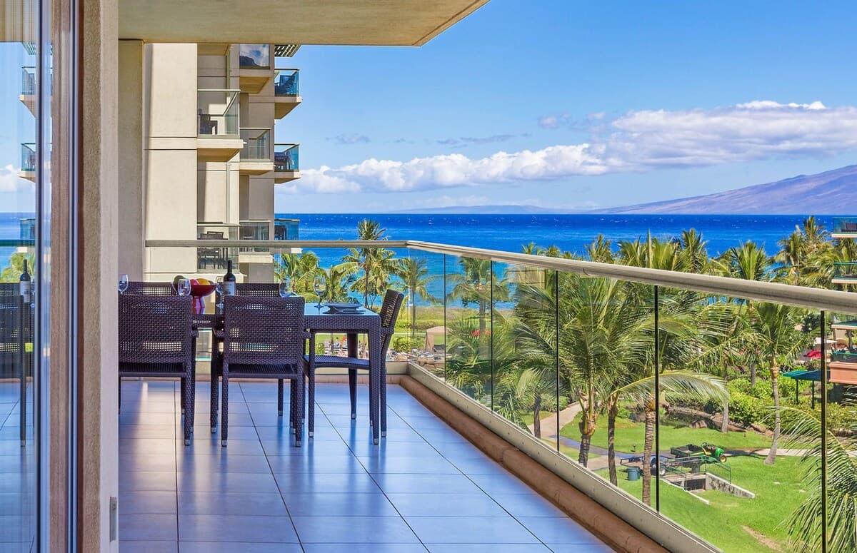 Condo in Lahaina · ★4.72 · 2 bedrooms · 3 beds · 2 baths - Photo 4