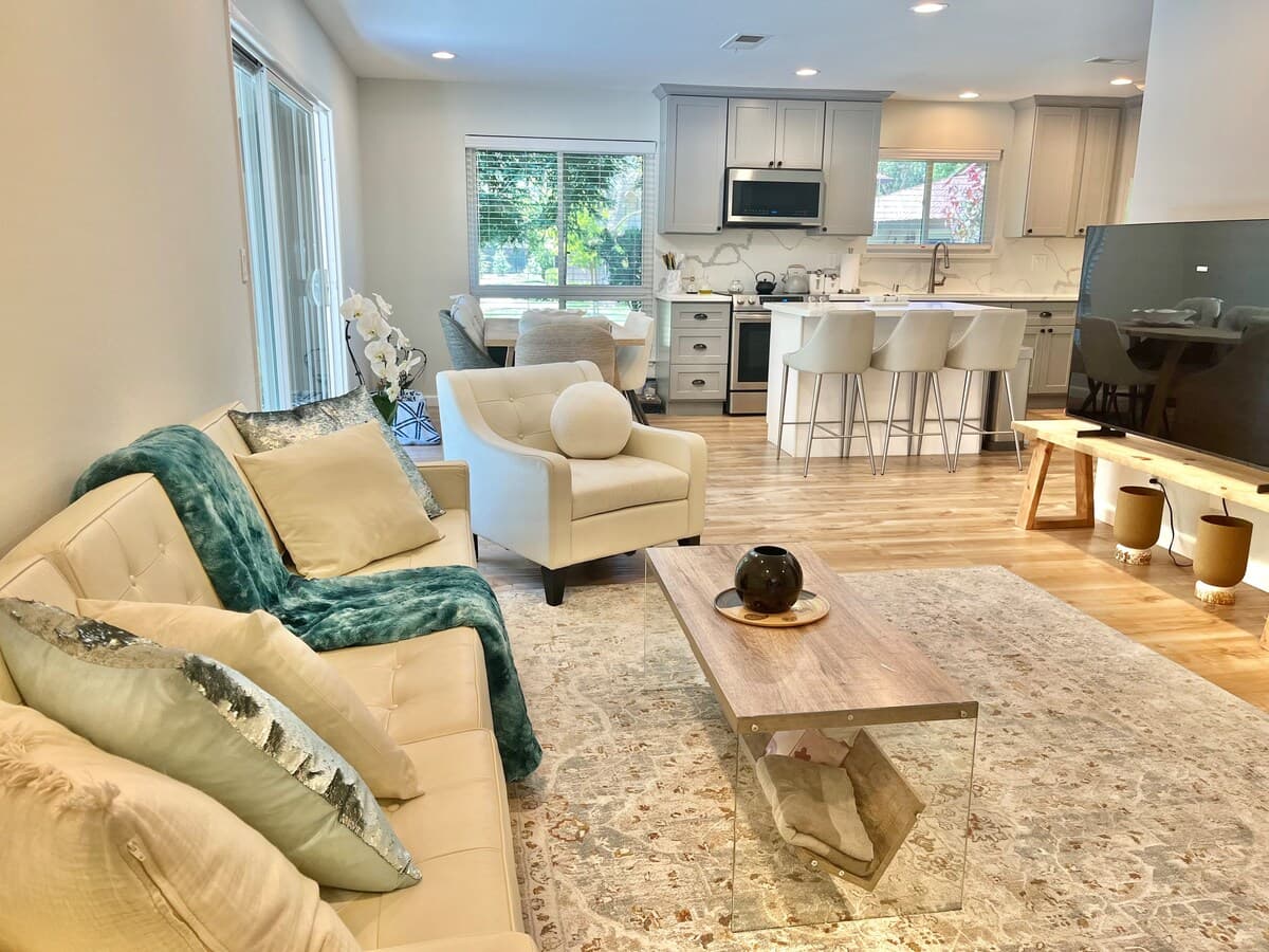 One-Level Townhome with Pool Access - Photo 3