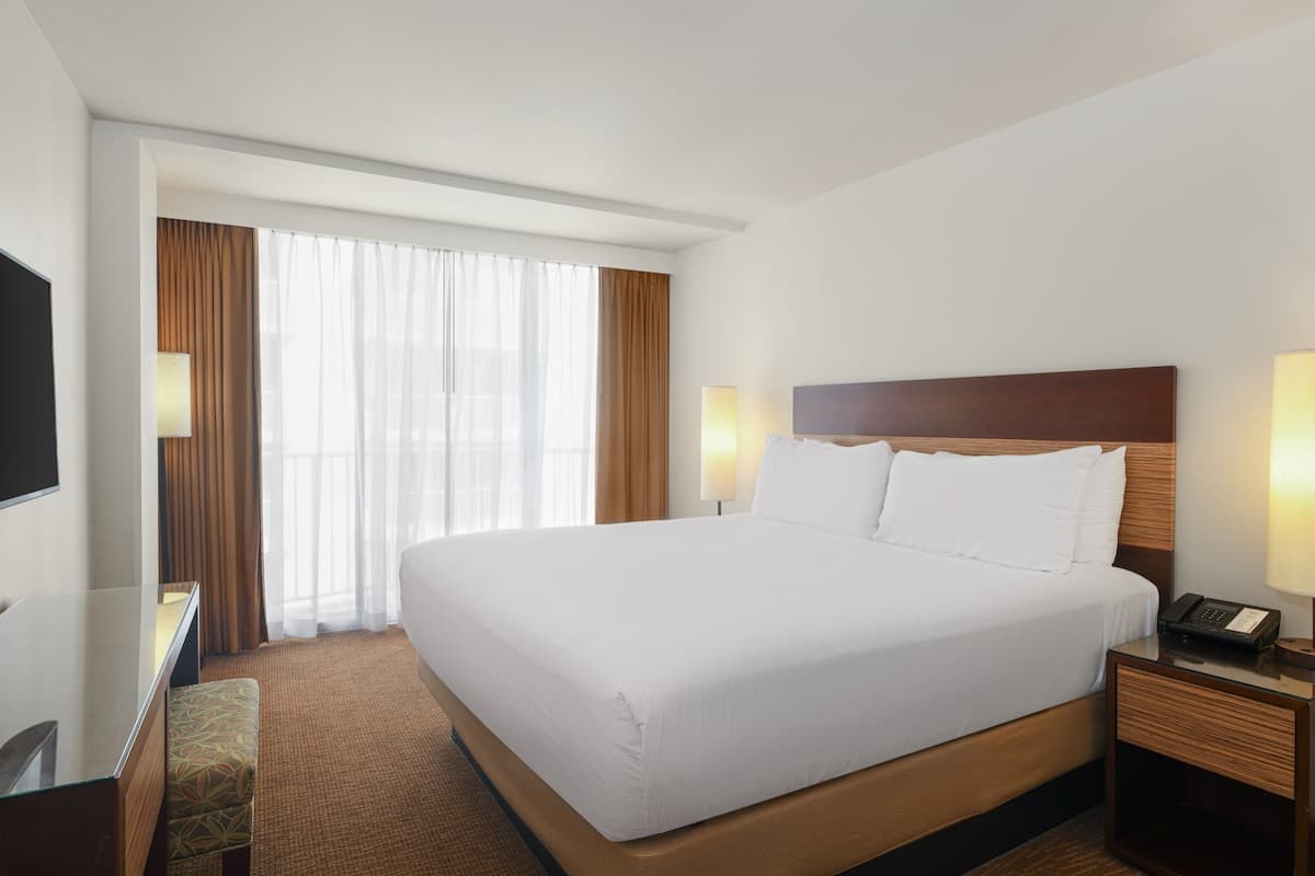 Hotel in Honolulu · ★4.88 · 1 bedroom · 1 bed · 1 private bath - Photo 2