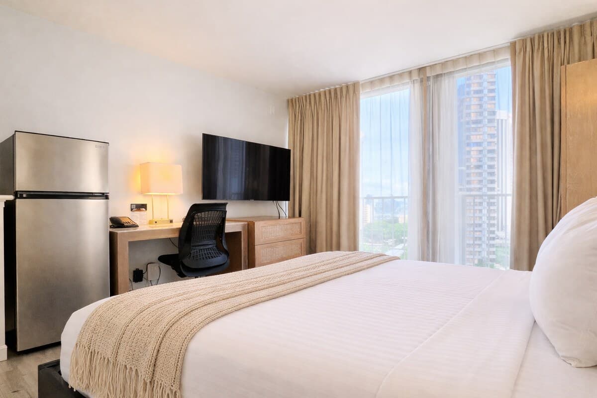 Cozy Chic Waikiki Studio - Walk to Hilton Lagoon - Photo 4