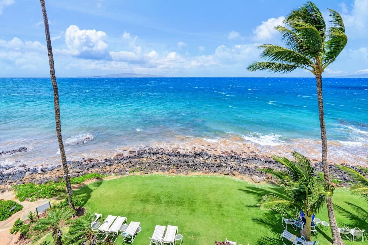 Condo in Kihei · ★5.0 · 2 bedrooms · 3 beds · 2 baths - Photo 3