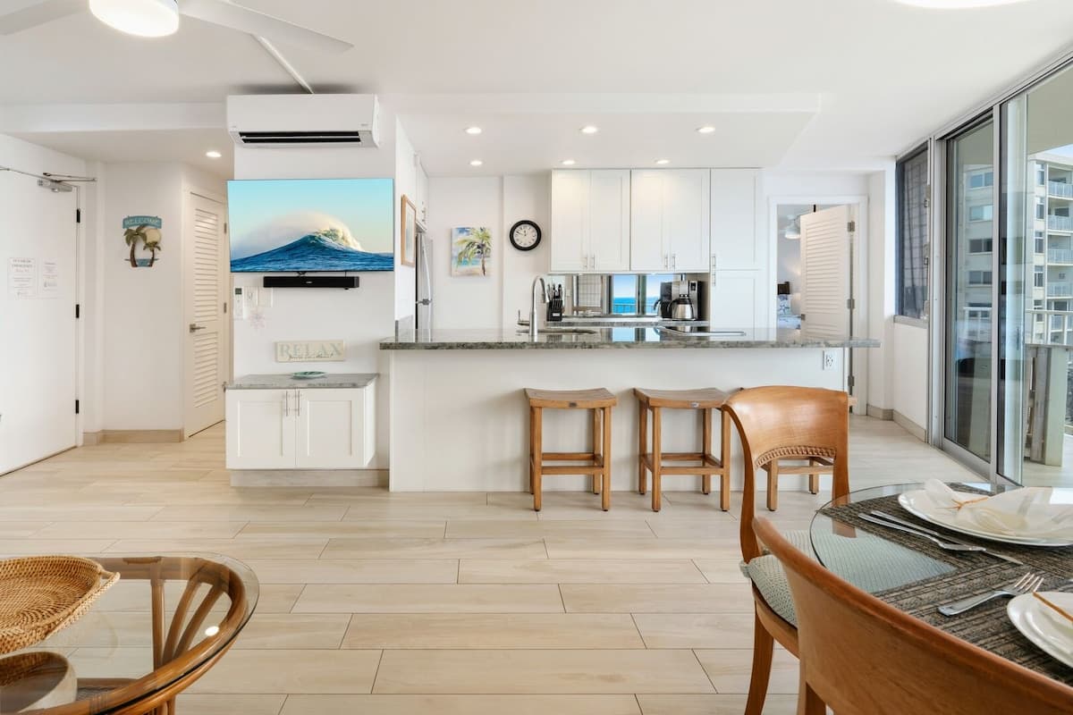 Condo in Kihei · ★5.0 · 2 bedrooms · 3 beds · 2 baths - Photo 4