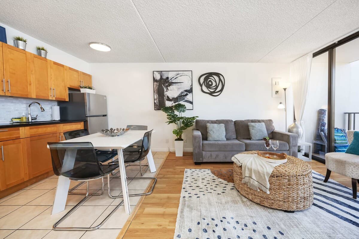 17FL Fully Renovated, 5 mins to Beach w/ Parking - Photo 4