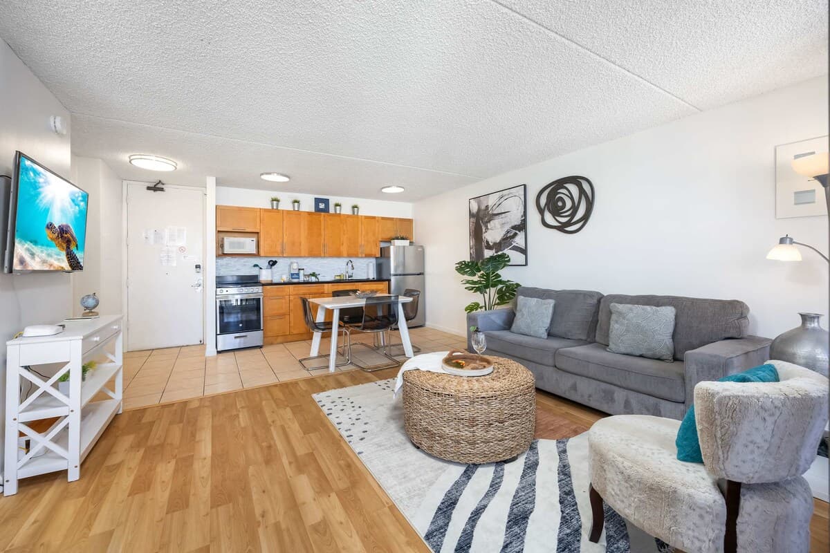 17FL Fully Renovated, 5 mins to Beach w/ Parking - Photo 5