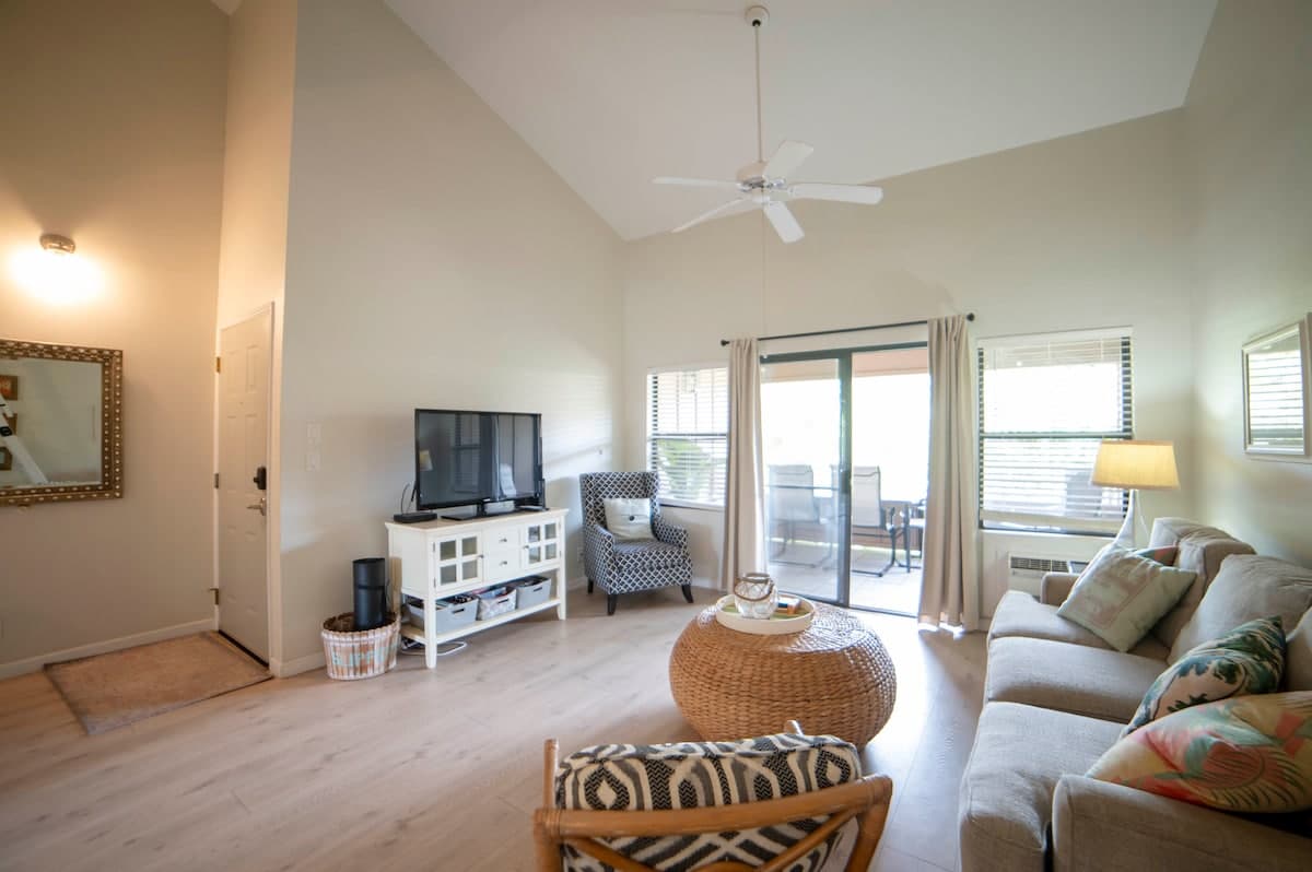 Nicest unit in the complex! - Photo 3
