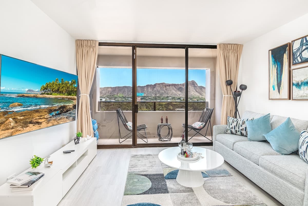 Tropical condo w/ lanai & beach access - Photo 5