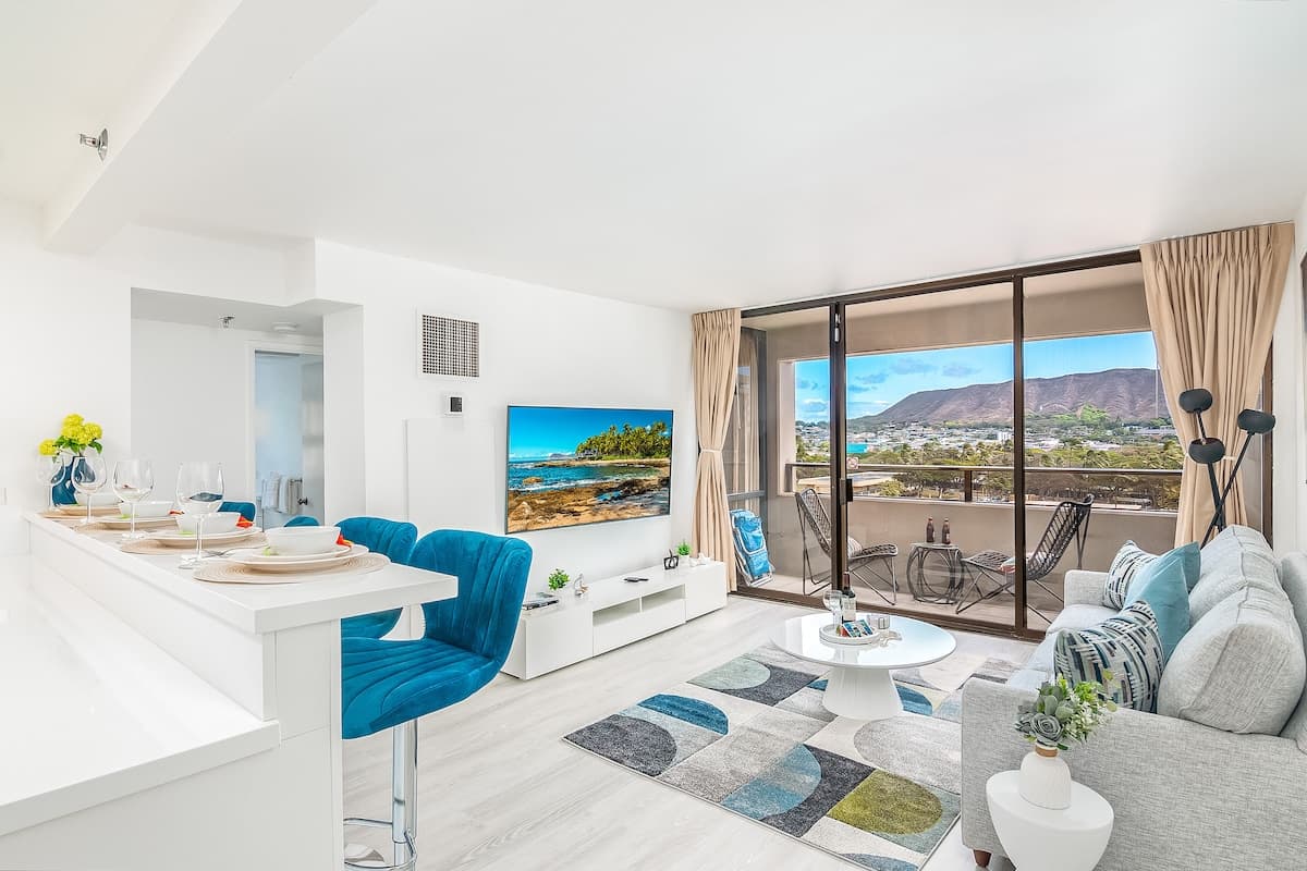 Tropical condo w/ lanai & beach access - Photo 4