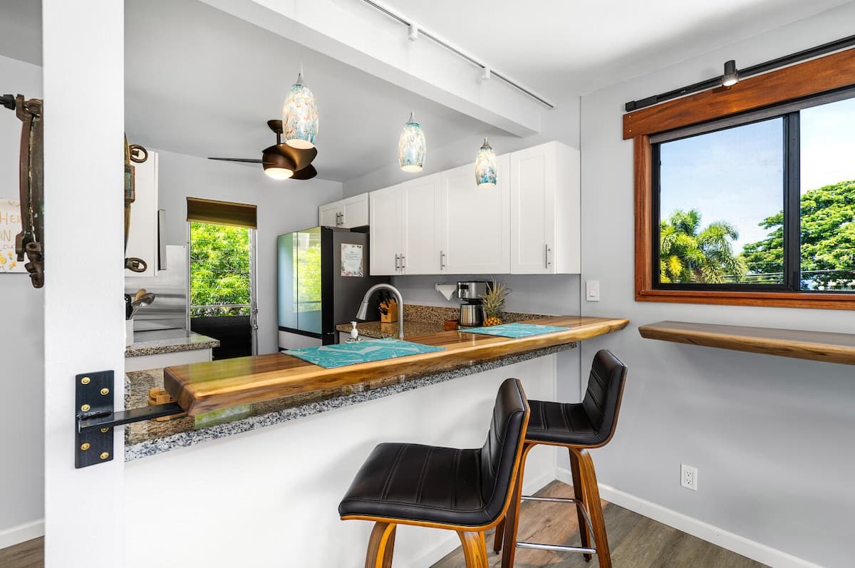 Townhouse in Kailua-Kona · ★4.95 · 1 bedroom · 2 beds · 1.5 baths - Photo 5