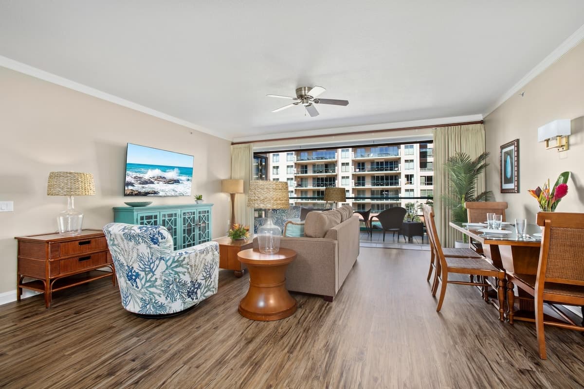 Condo in Lahaina · ★5.0 · 2 bedrooms · 4 beds · 2 baths - Photo 4