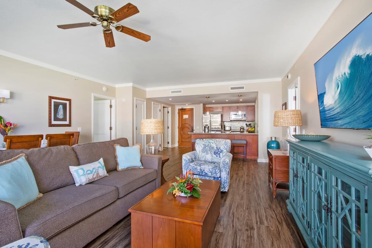 Condo in Lahaina · ★5.0 · 2 bedrooms · 4 beds · 2 baths - Photo 3