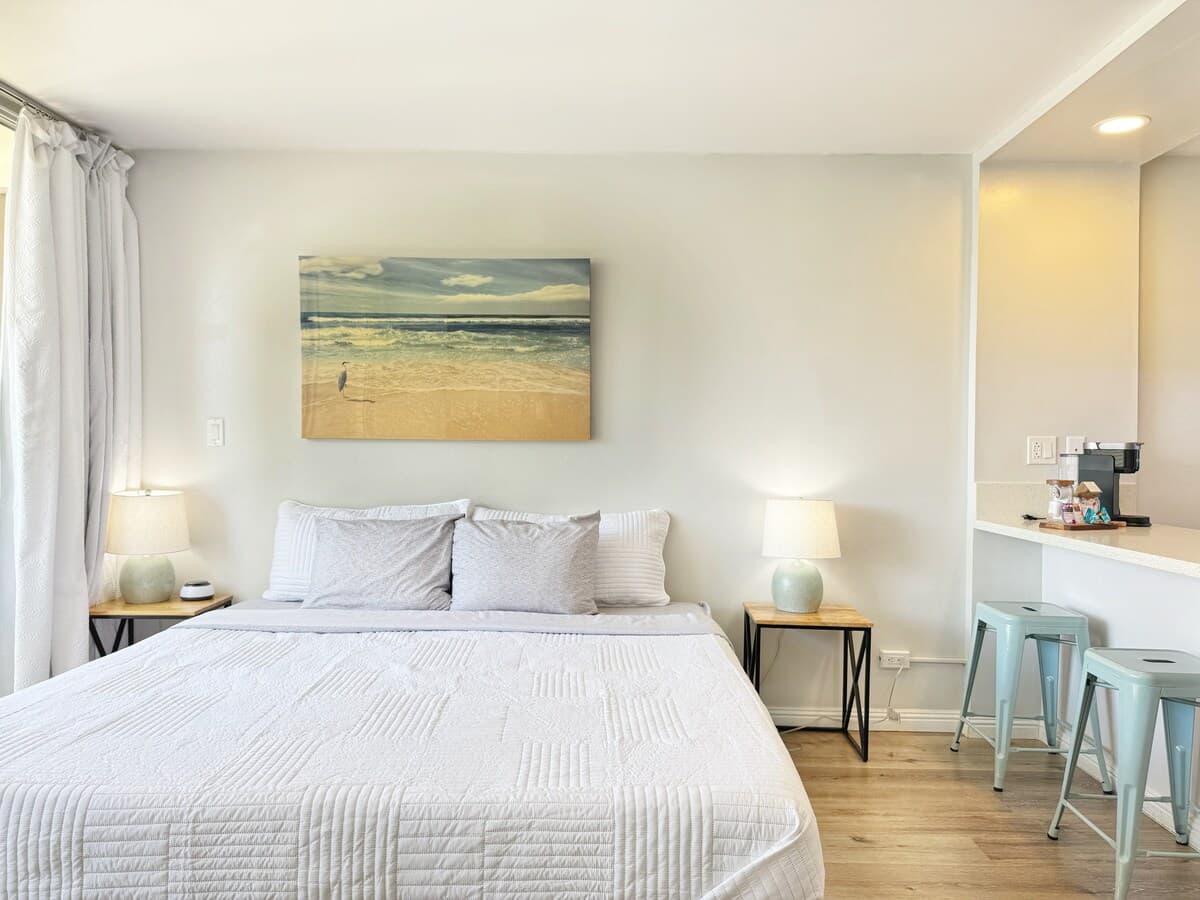 Condo in Honolulu · ★4.9 · Studio · 2 beds · 1 private bath - Photo 2