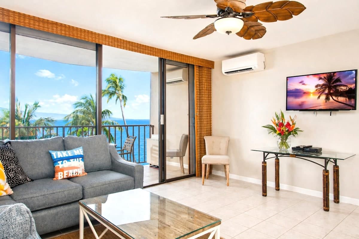Condo in Lahaina · ★4.83 · 2 bedrooms · 4 beds · 2 baths - Photo 5