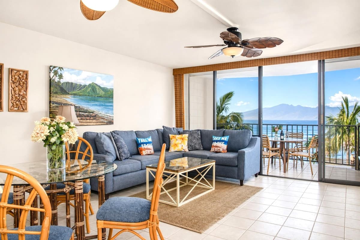 Condo in Lahaina · ★4.83 · 2 bedrooms · 4 beds · 2 baths - Photo 3