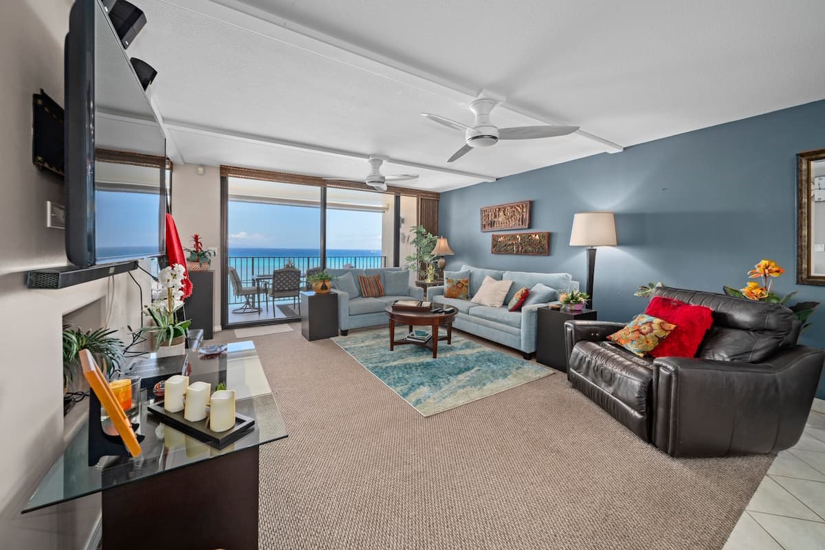 Condo in Lahaina · ★5.0 · 2 bedrooms · 3 beds · 2 private baths - Photo 2