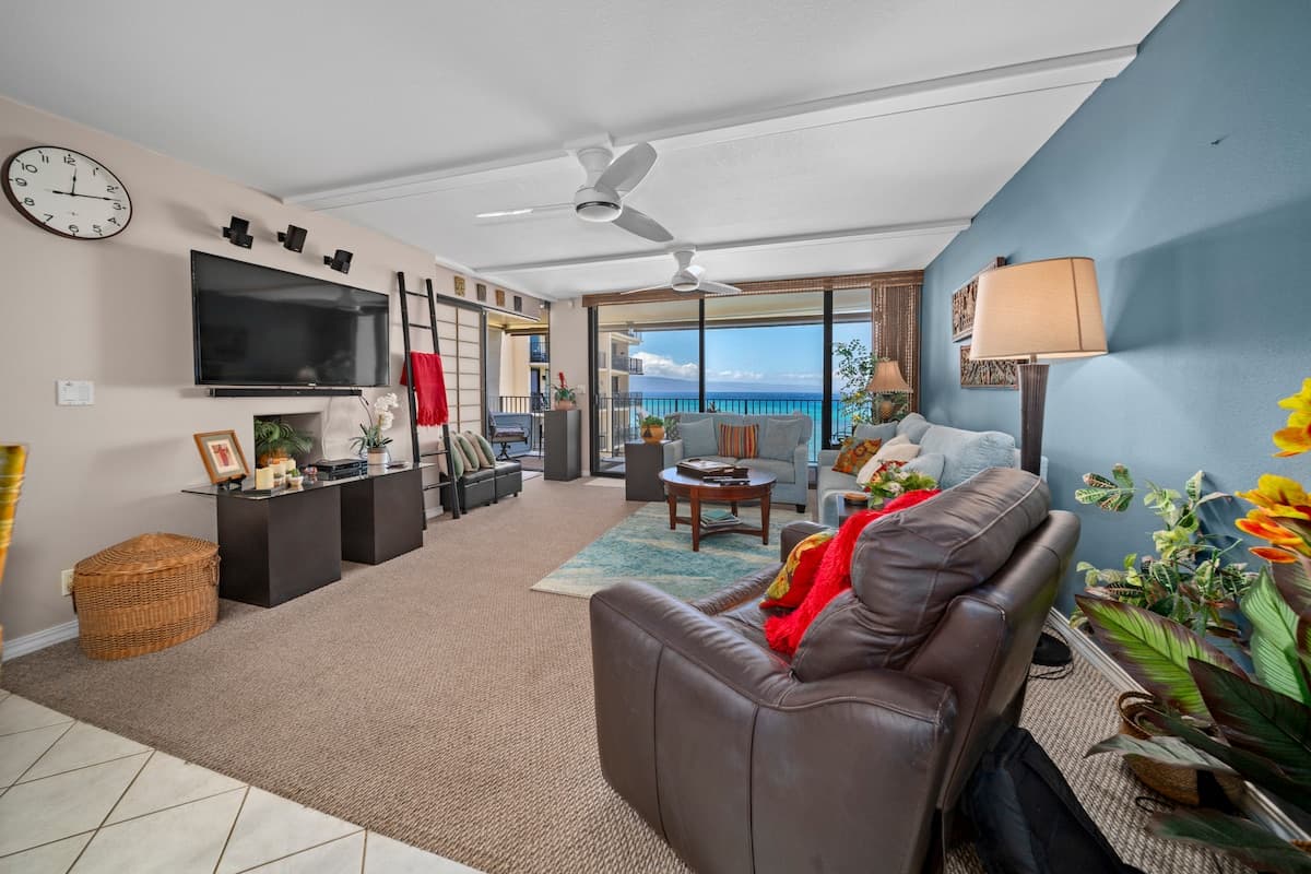 Condo in Lahaina · ★5.0 · 2 bedrooms · 3 beds · 2 private baths - Photo 3