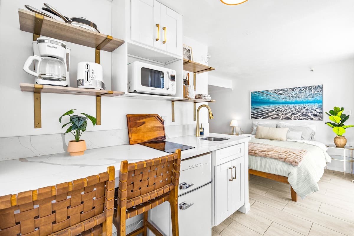 Bright Corner Studio with 2 Private Lanais on 11FL - Photo 1