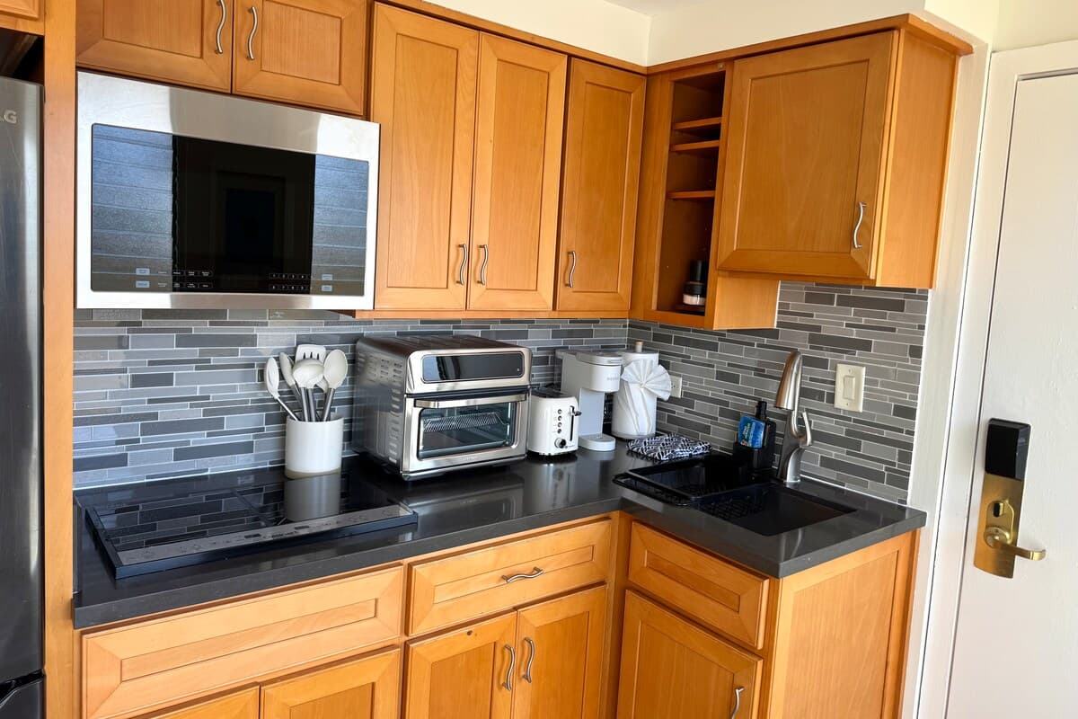 Condo in Honolulu · ★5.0 · 1 bedroom · 1 bed · 1 private bath - Photo 3