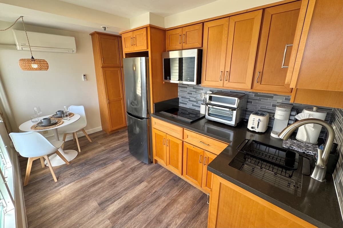 Condo in Honolulu · ★5.0 · 1 bedroom · 1 bed · 1 private bath - Photo 2