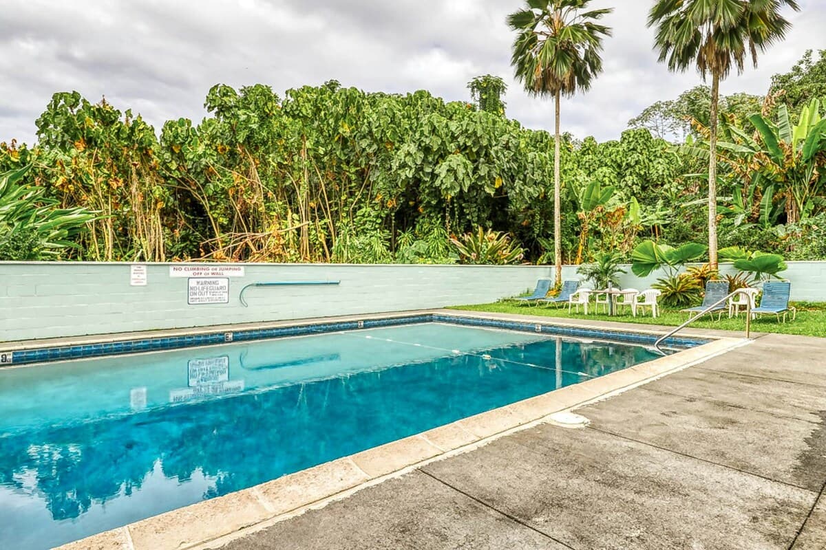 Condo in Hilo · ★4.22 · 2 bedrooms · 2 beds · 1 shared bath - Photo 2