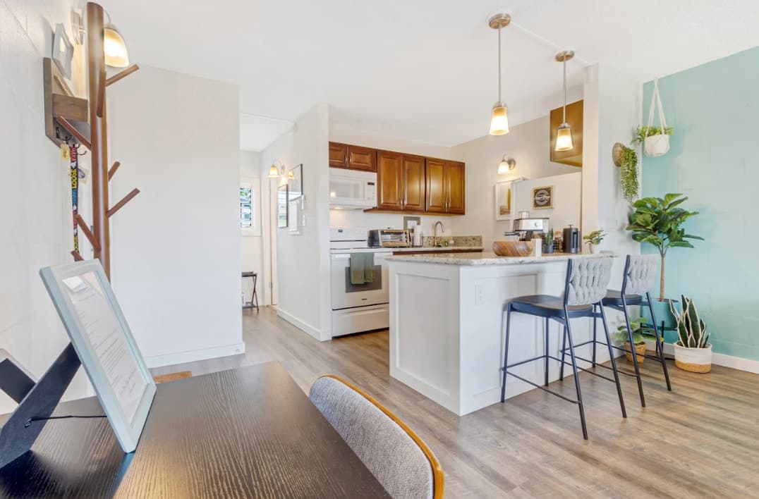 Home in Lahaina · ★4.75 · Studio · 1 bed · 1 private bath - Photo 4