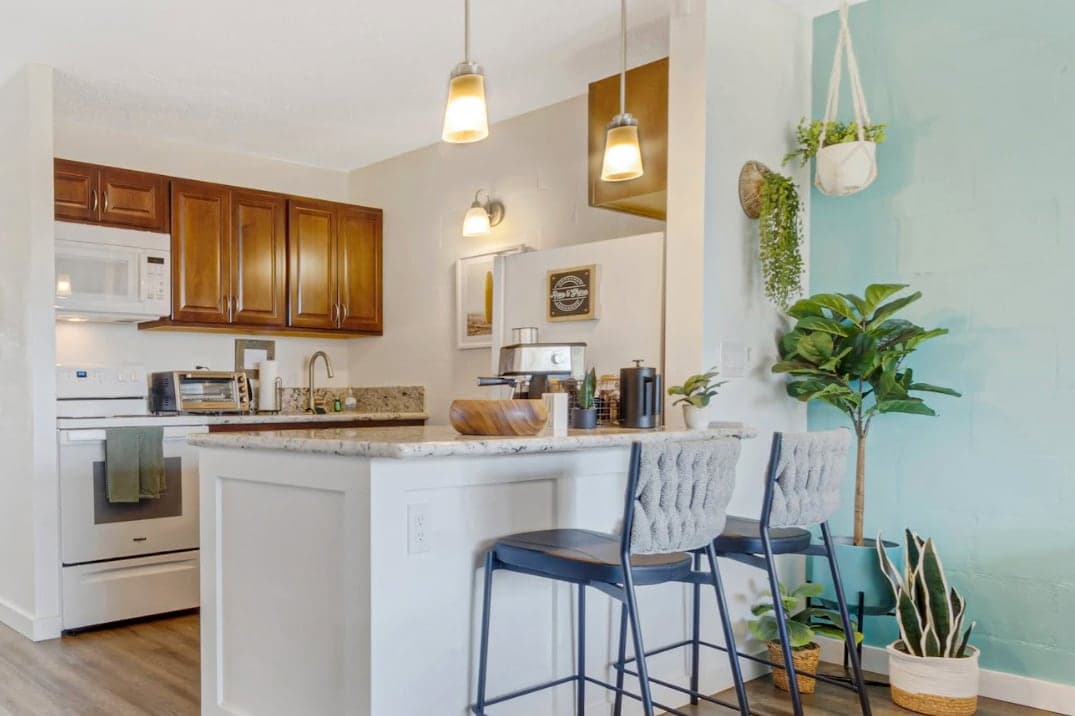 Home in Lahaina · ★4.75 · Studio · 1 bed · 1 private bath - Photo 3