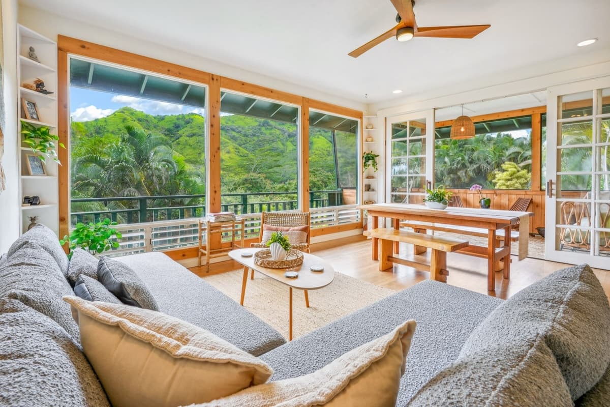 Home in Hanalei · ★5.0 · 2 bedrooms · 2 beds · 1 bath - Photo 2