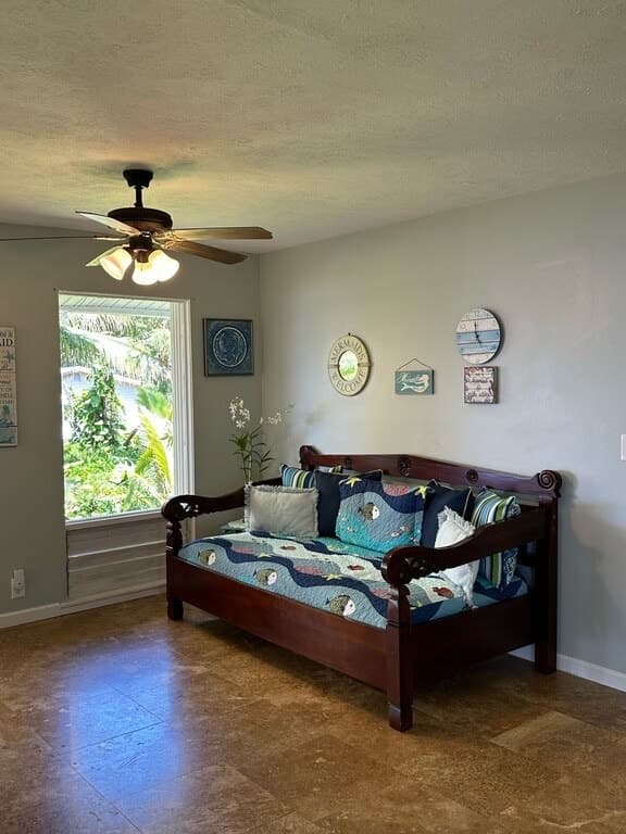 Home in Keaau · ★5.0 · 4 bedrooms · 6 beds · 2 private baths - Photo 5