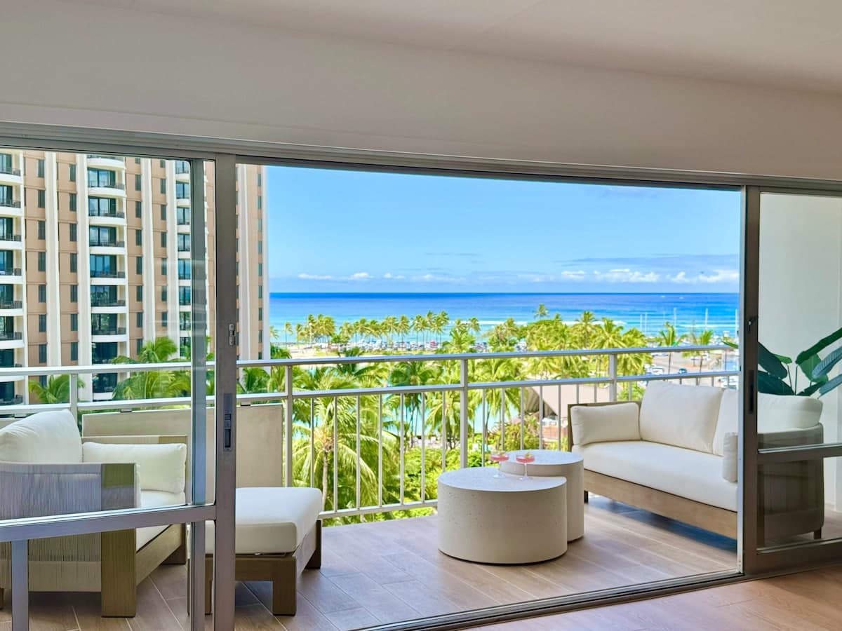 Condo in Honolulu · ★4.97 · 1 bedroom · 2 beds · 1 private bath - Photo 3