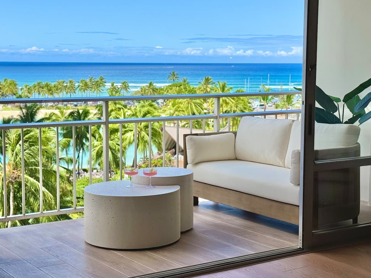 Condo in Honolulu · ★4.97 · 1 bedroom · 2 beds · 1 private bath - Photo 1