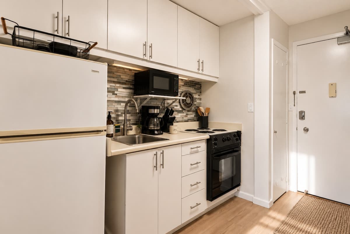 Condo in Honolulu · ★5.0 · Studio · 1 bed · 1 private bath - Photo 3
