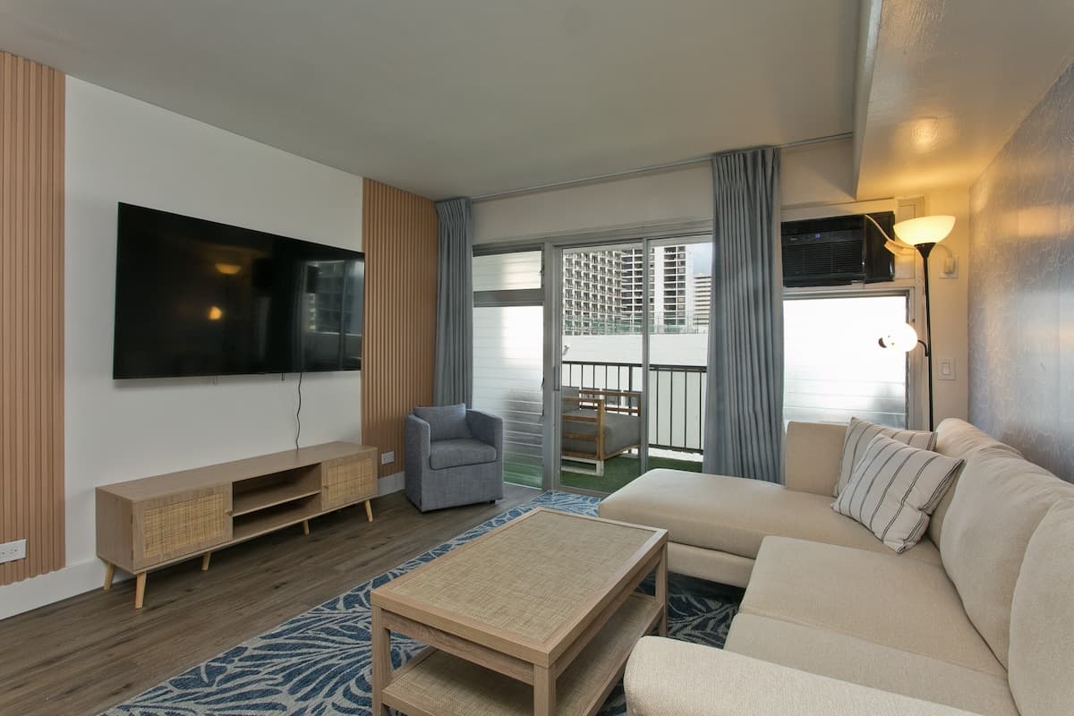 New Stylish Retreat With 5 Bed 2 Bath Ocean View! - Photo 4