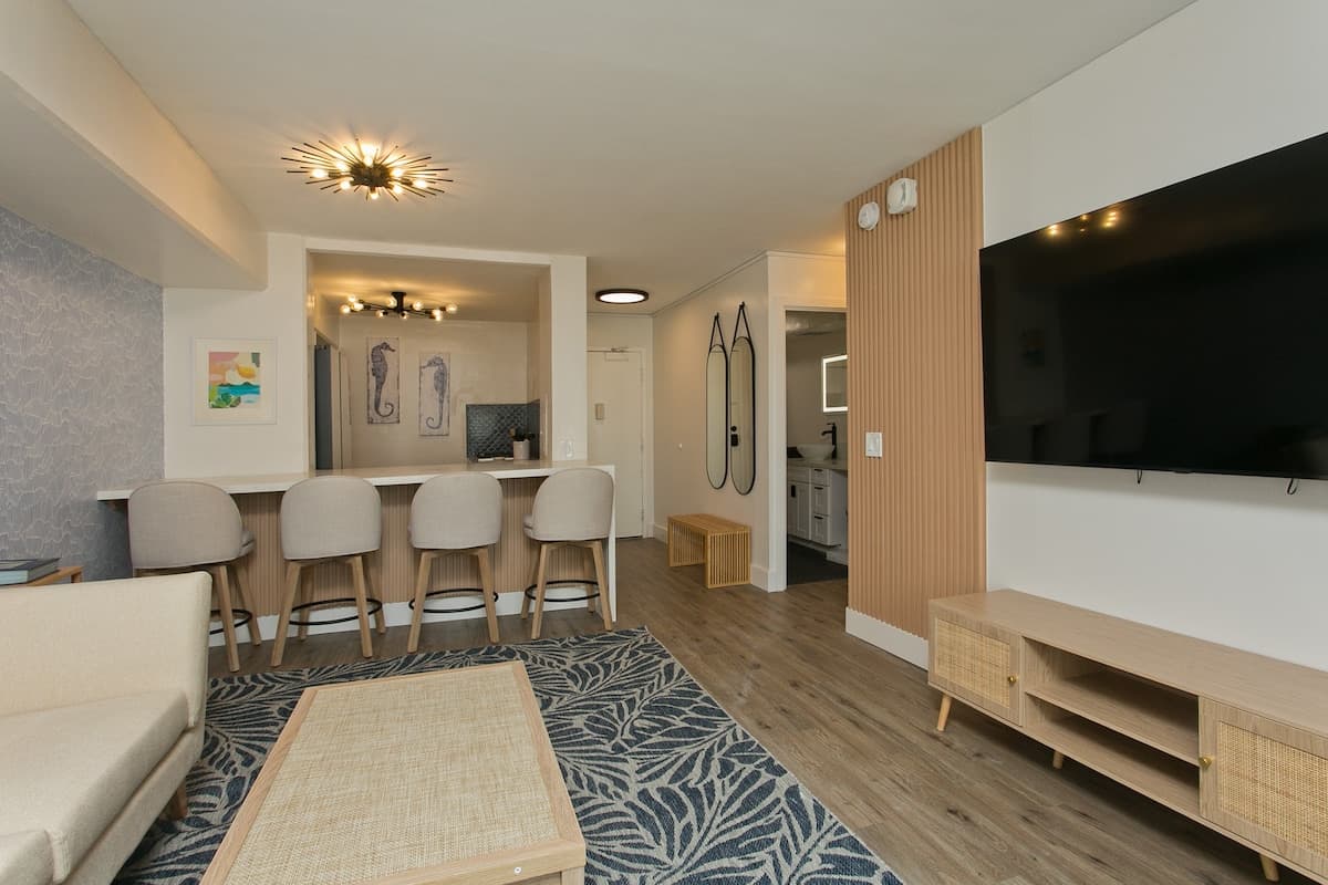 New Stylish Retreat With 5 Bed 2 Bath Ocean View! - Photo 2