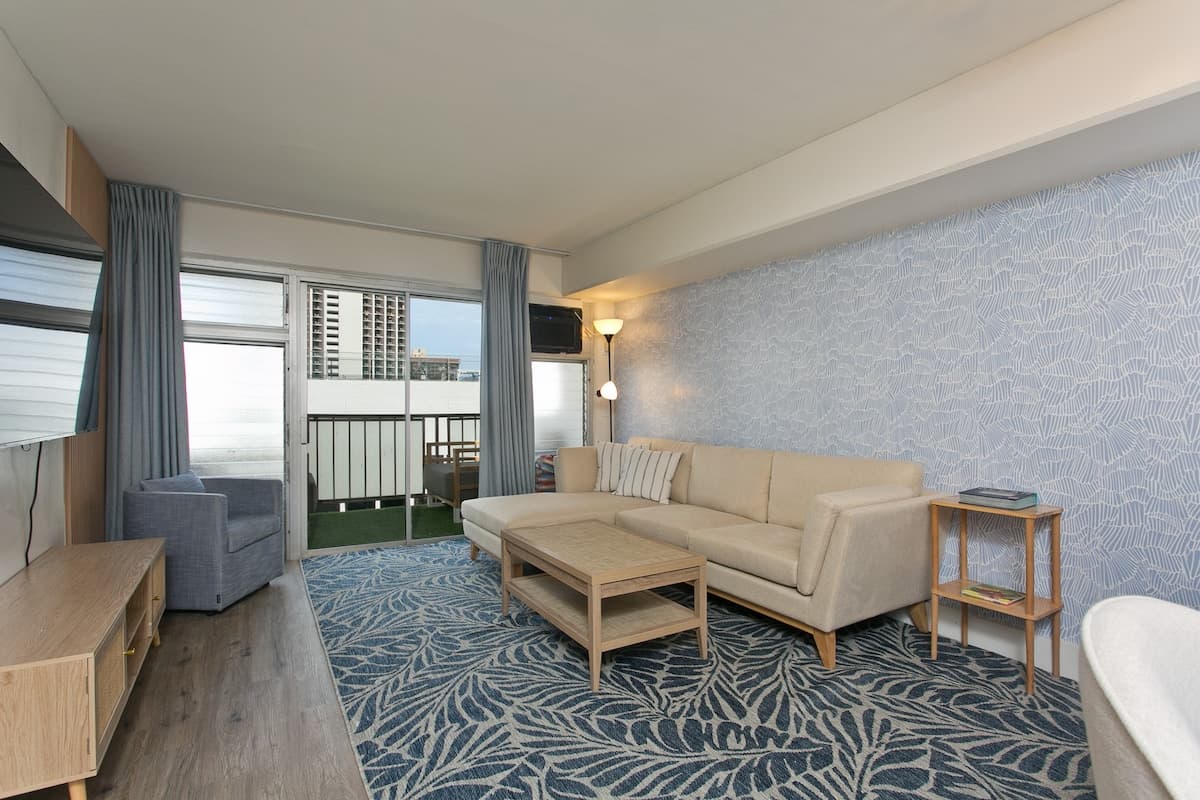 New Stylish Retreat With 5 Bed 2 Bath Ocean View! - Photo 1
